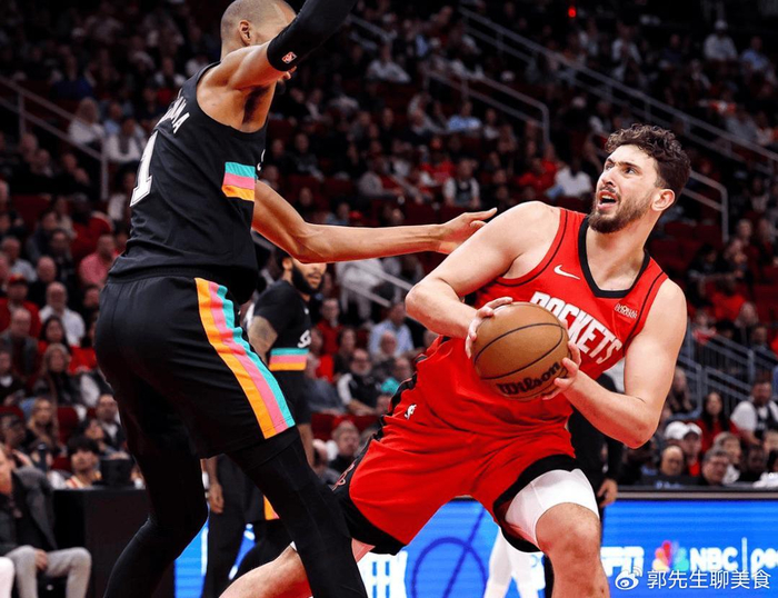 1年350万底薪！却打成球队老大！NBA最可怜的超巨，你该得到尊重|拉塞尔·威斯布鲁克|湖人|克里斯·保罗|洛杉矶快船队|保罗-乔治_新浪体育_新浪新闻