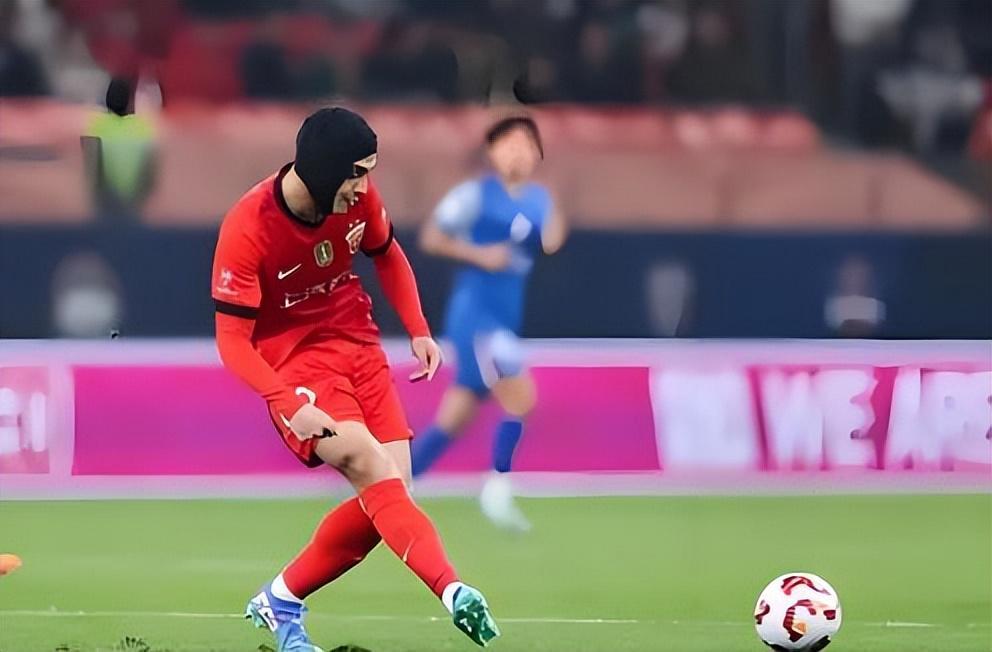 半岛体育在线-网传鲁能正式求购U23国足王牌贺一然，球迷直言期待，引发热议