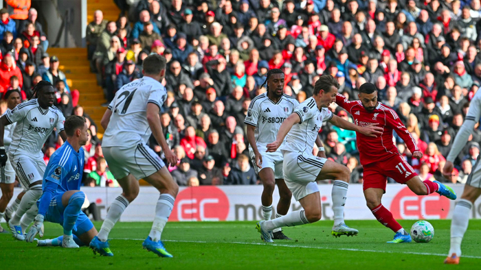 半岛体育网址-2-0 欧冠折戟回到联赛 10.2亿豪门终结各项赛事3连败+联赛3轮不胜|利物浦|富勒姆|恩古莫哈|斯洛特|埃弗顿_新浪体育_新浪新闻